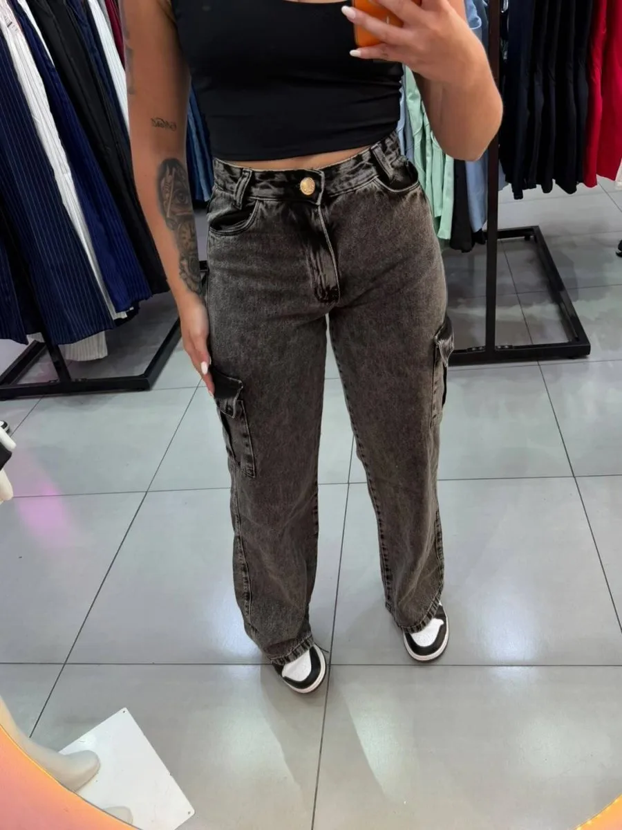 Calça Wide Cargo Com Bolço Na Lateral Grafite - foto 1