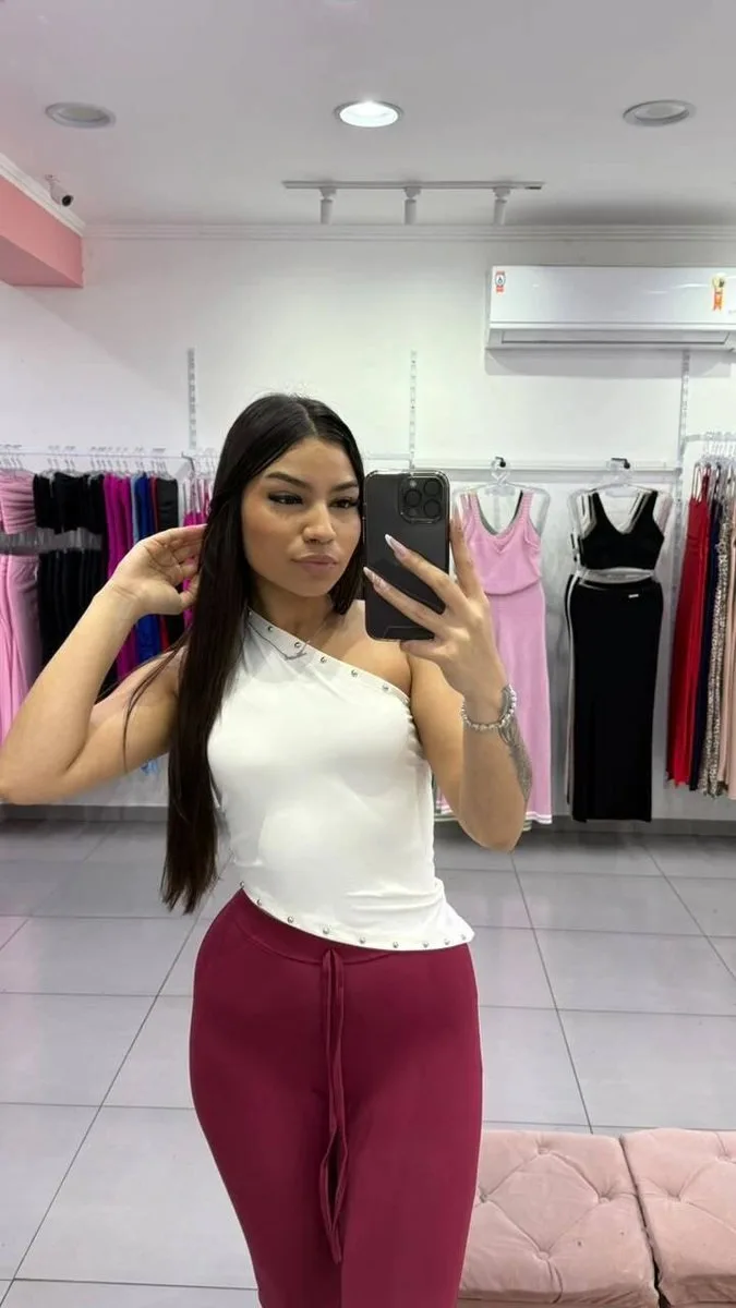 Blusa Assimétrica Com Costas Aberas E Strass Prata Off White - foto 1