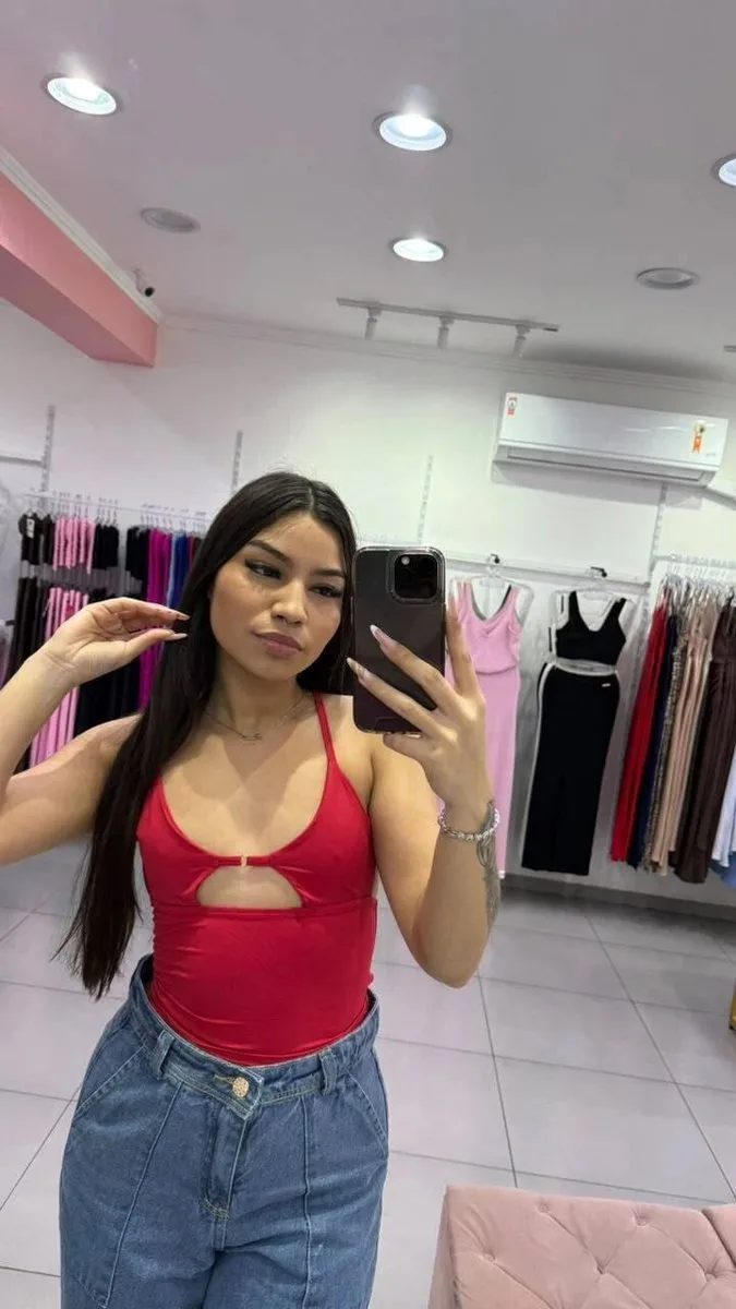 Cropped Poliamida Alça Fina Detalhe Argolinha No Peito Vermelho - foto 1