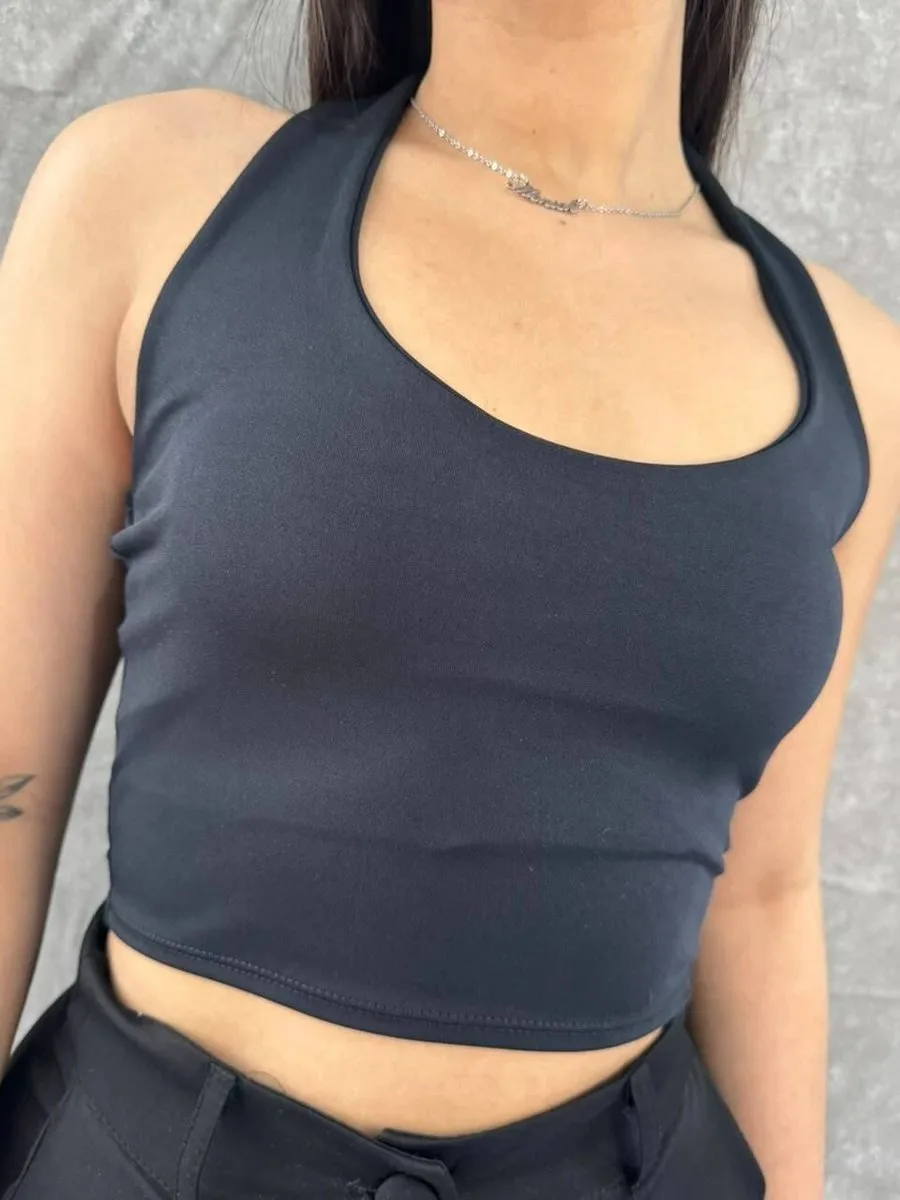 Cropped Estilo Clean Gola Redonda Com Costas Amostra Preto - foto 3