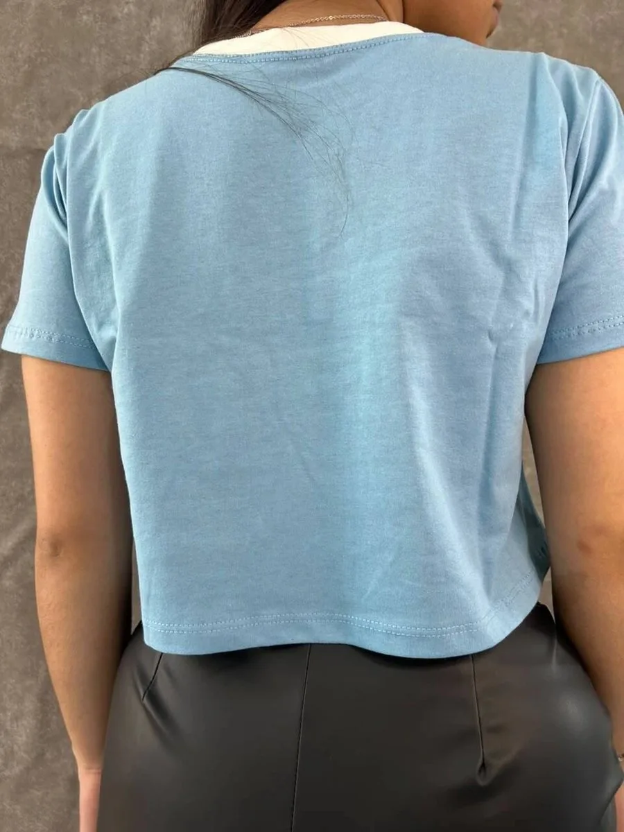 T-shirt Curta Los Angeles Azul Com Escrita Branca e Gola Branca - foto 3
