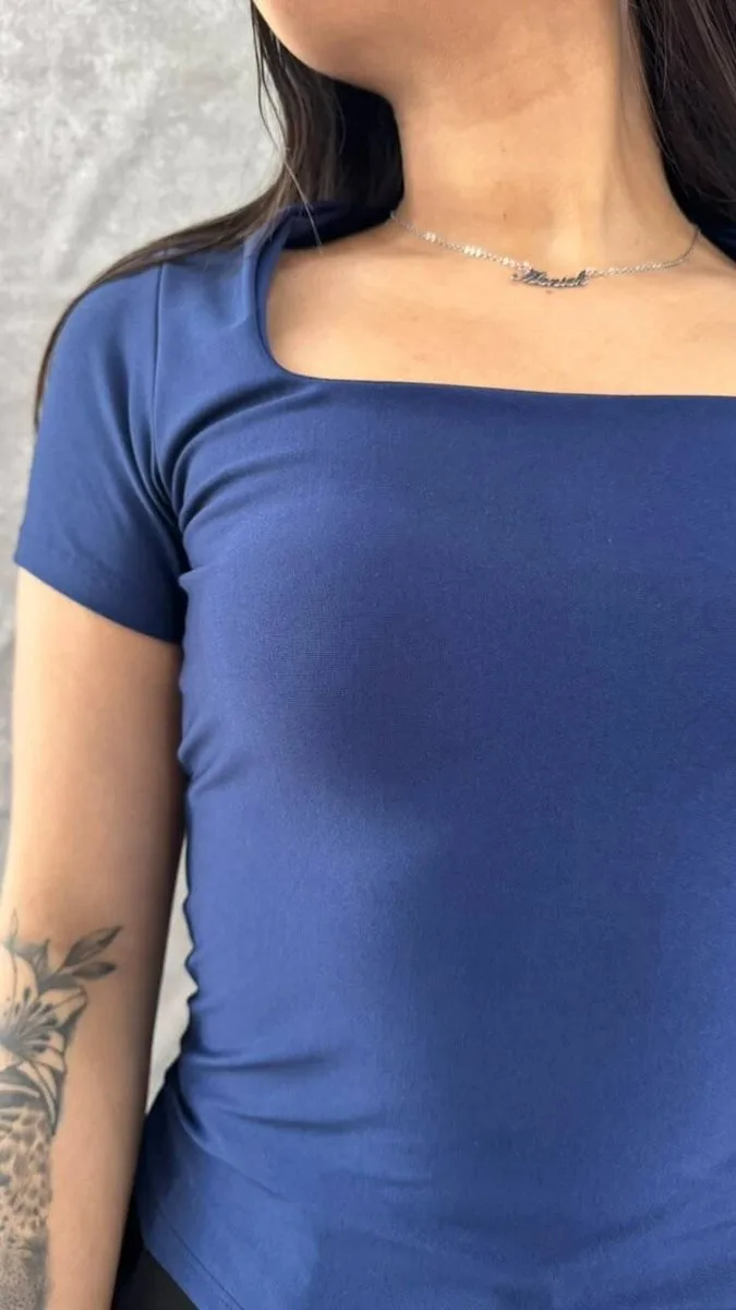 Blusa Gola Quadrada em Suplex Azul Marinho - foto 2