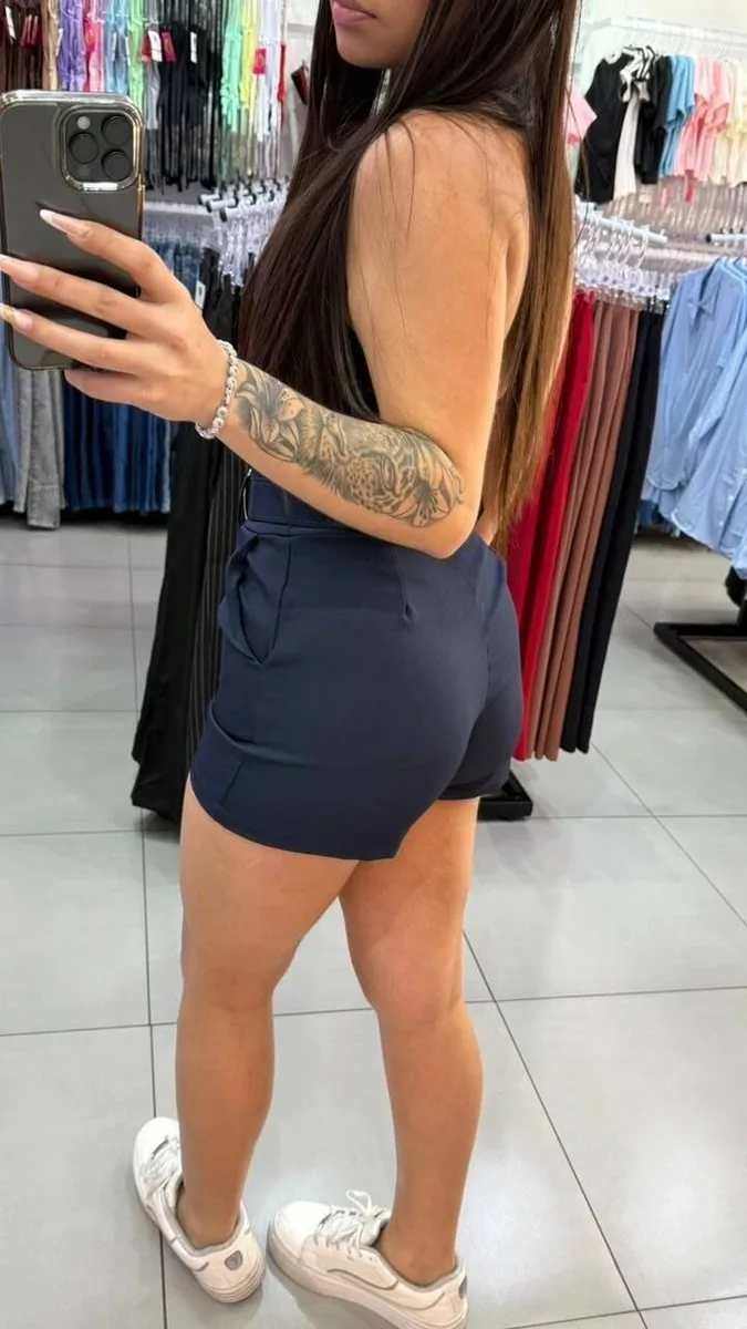 Short Alfaiataria Acompanha Cinto Com Detalhe De Corrente Azul Marinho - foto 2