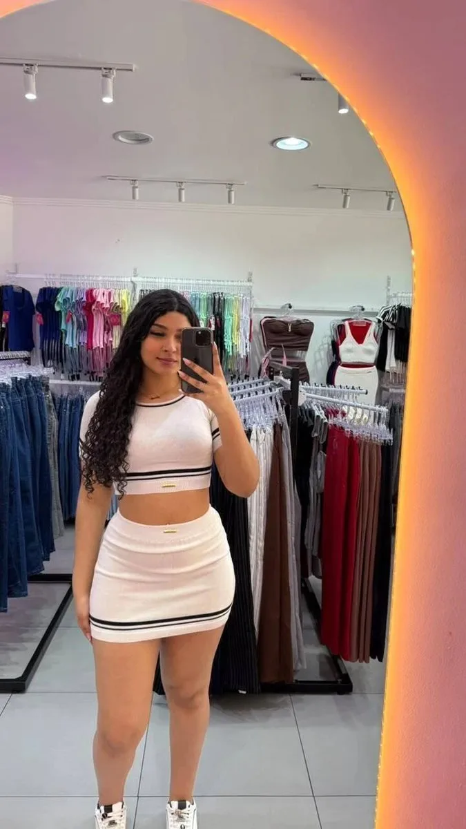 Conjunto Luxxo Em Modal Com Saia Curta e Detalhes De Linhas Pretas Horizontais Branco - foto 1