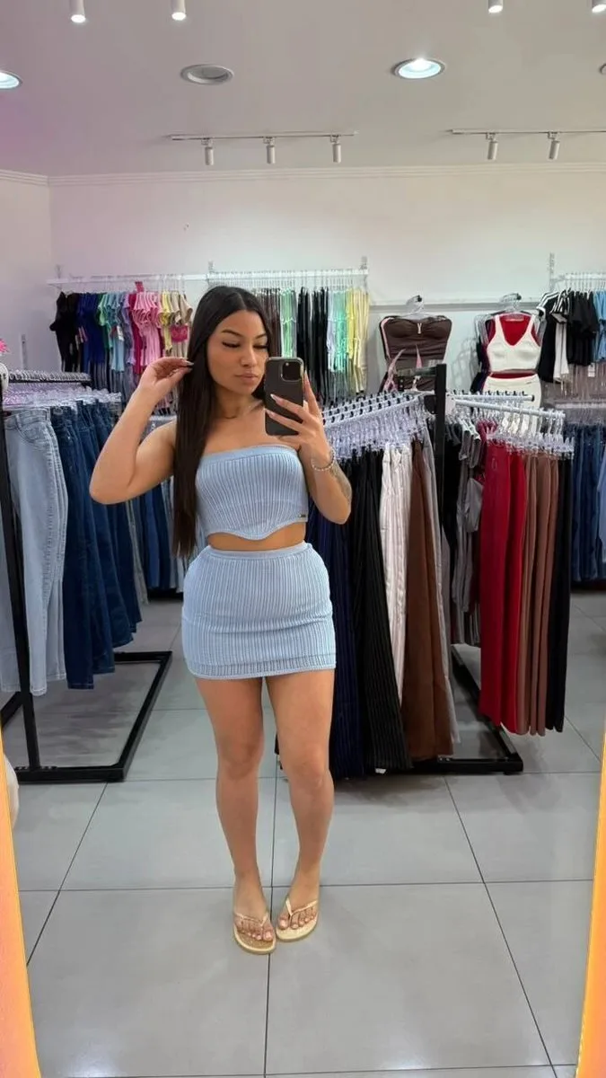 Conjunto Luxxo Em Tricô Cropped Tomara Que Caia e Saia Curta Azul - foto 1