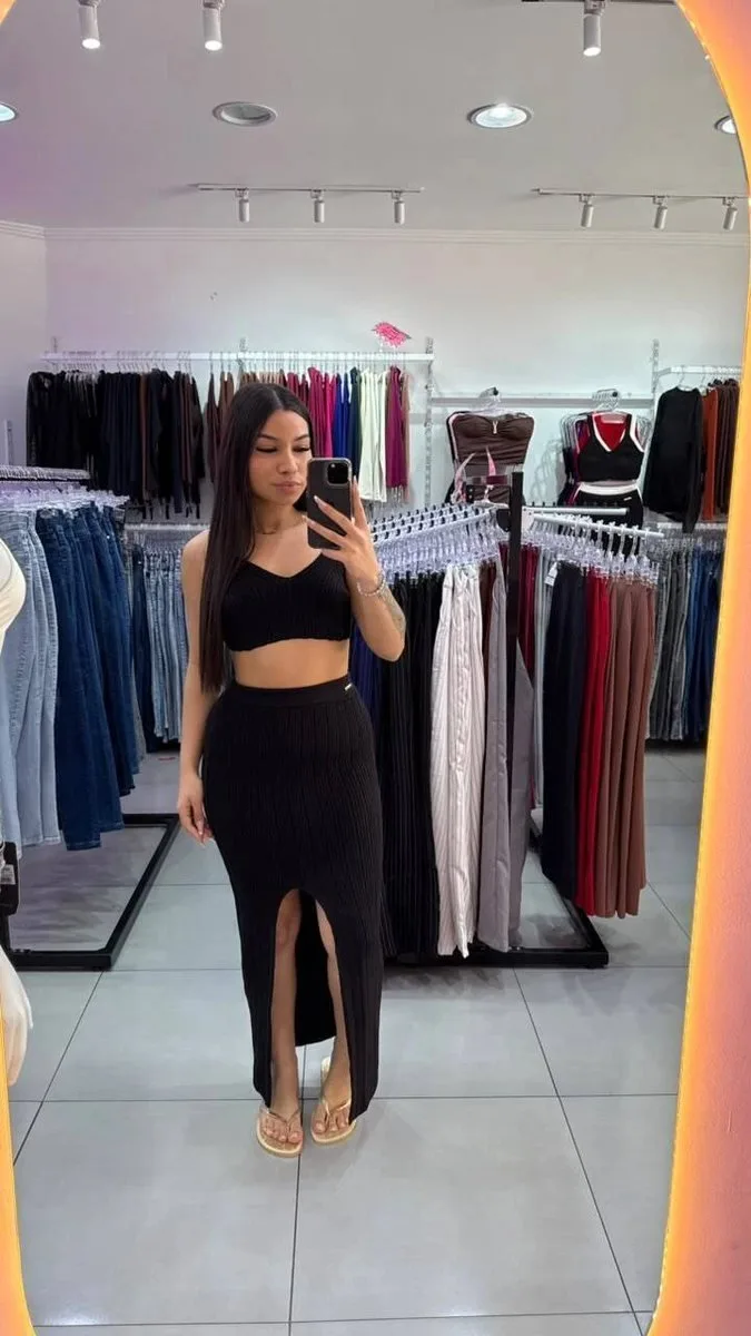 Conjunto Luxxo Em Tricô Regata E Saia Com Fenda na Lateral Preto - foto 1