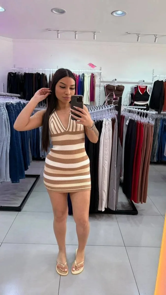 Vestido Luxxo Com Amarração No Pescoço e Detalhe de Listras na Horizontal Branco Com Marrom - foto 1