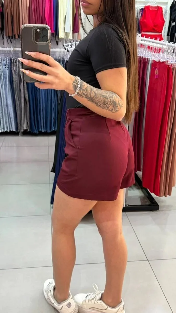 Short Alfaiataria Com Bolsos Nas Laterais Vinho - foto 2