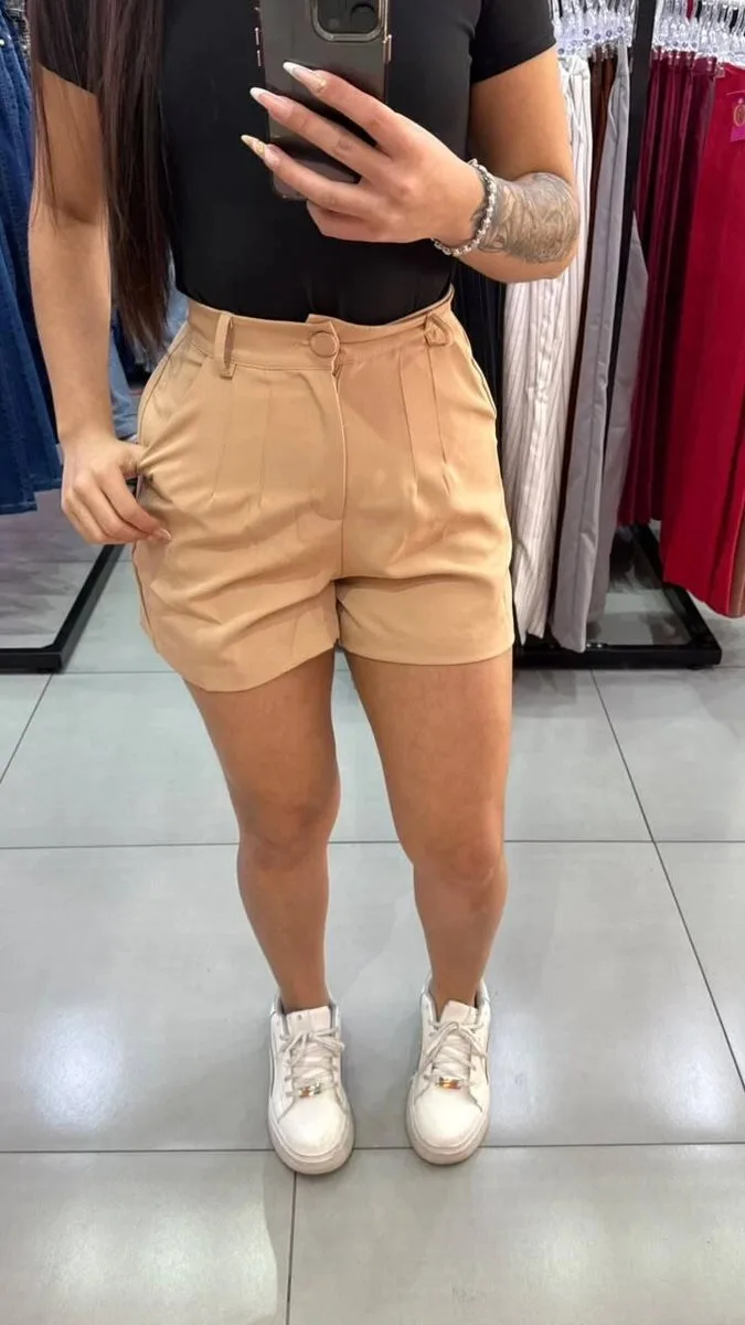 Short Alfaiataria Com Bolsos Nas Laterais Bege - foto 1