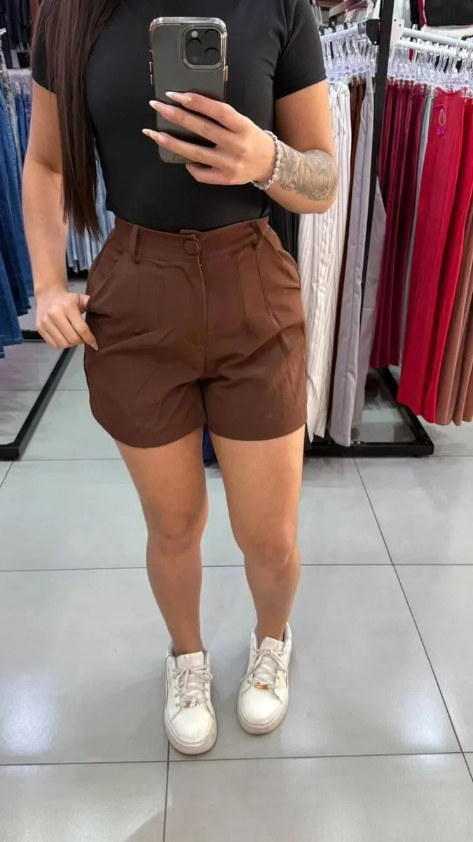 Short Alfaiataria Com Bolsos Nas Laterais Marrom - foto 1