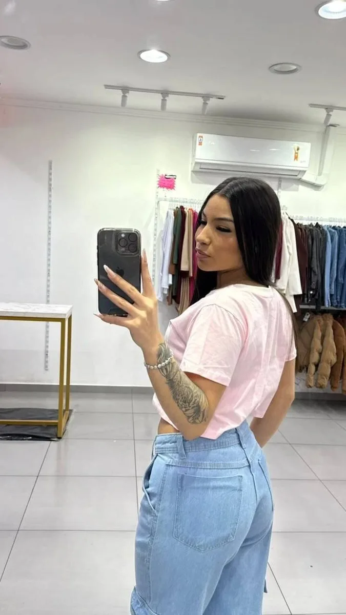 T-shirt Curta New York Rosa Com Escrita Branca e Gola Branca - foto 2