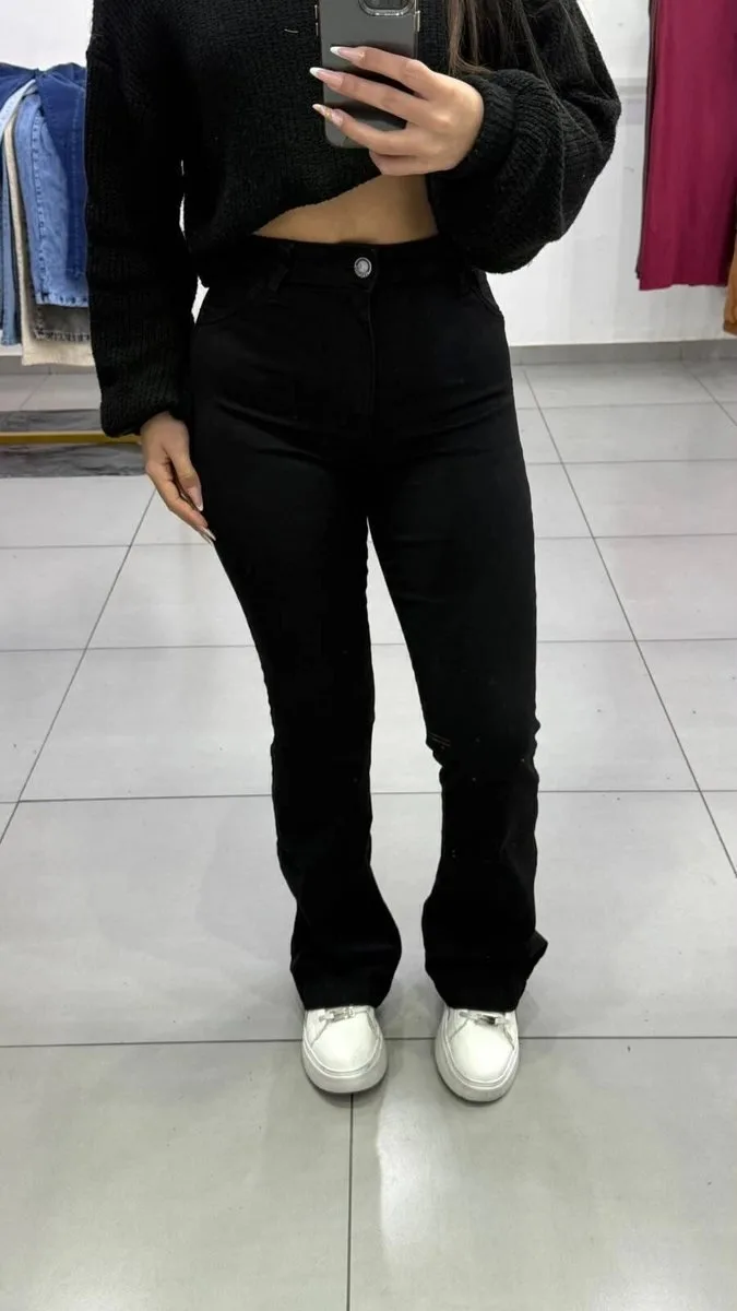 Calça Jeans Flare Lavagem Preta Botão Prata - foto 1