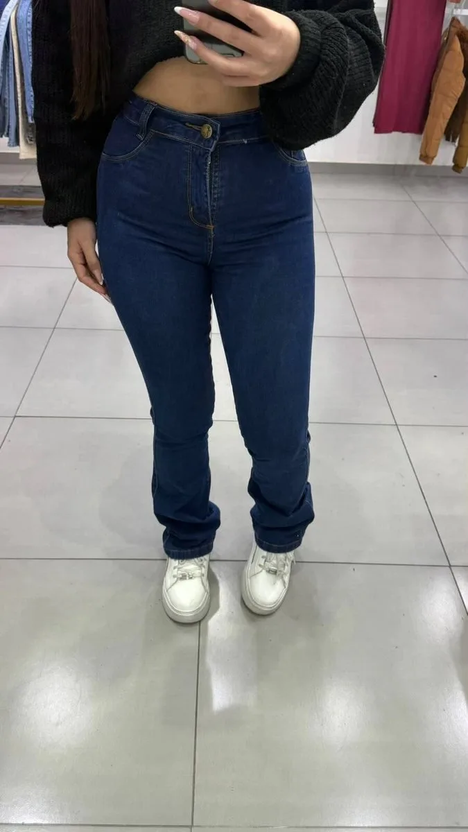 Calça Jeans Flare Lavagem Escura E Botão Dourado Peg Vest - foto 1
