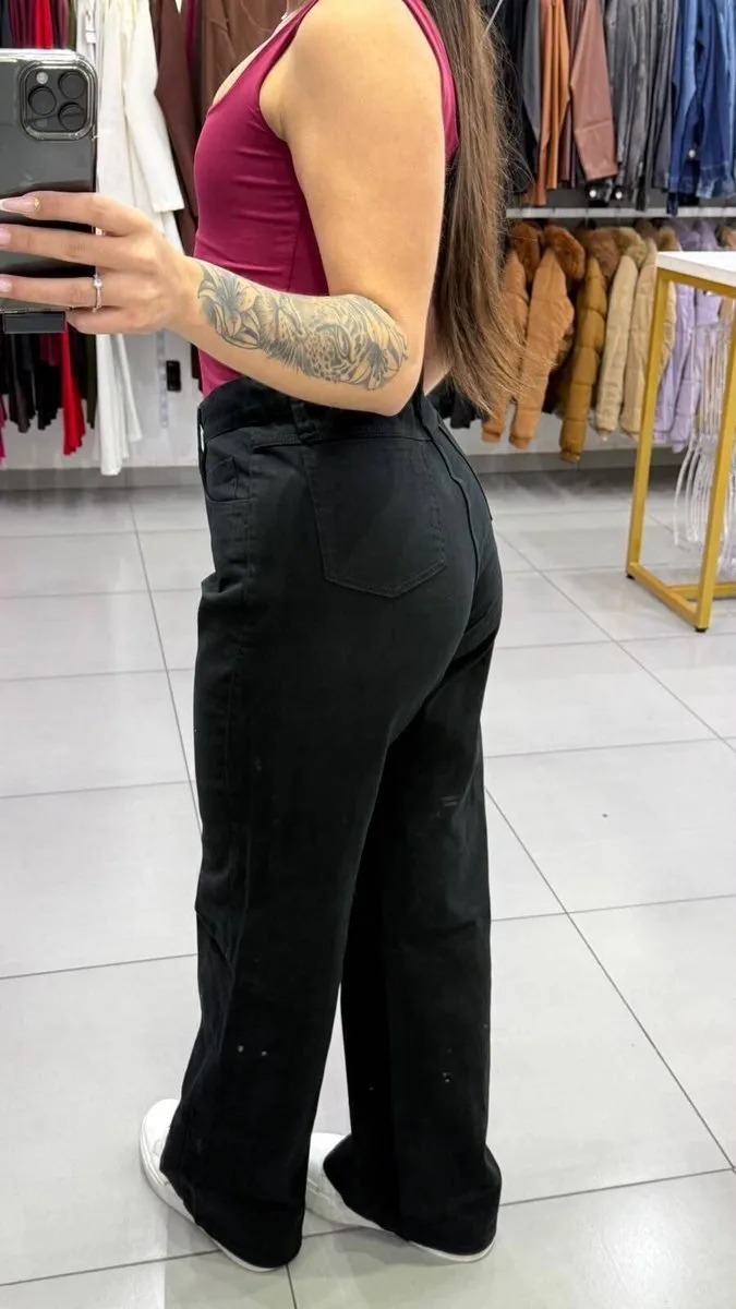 Calça Jeans Wide Leg Lisa Black Botão Dourado - foto 2