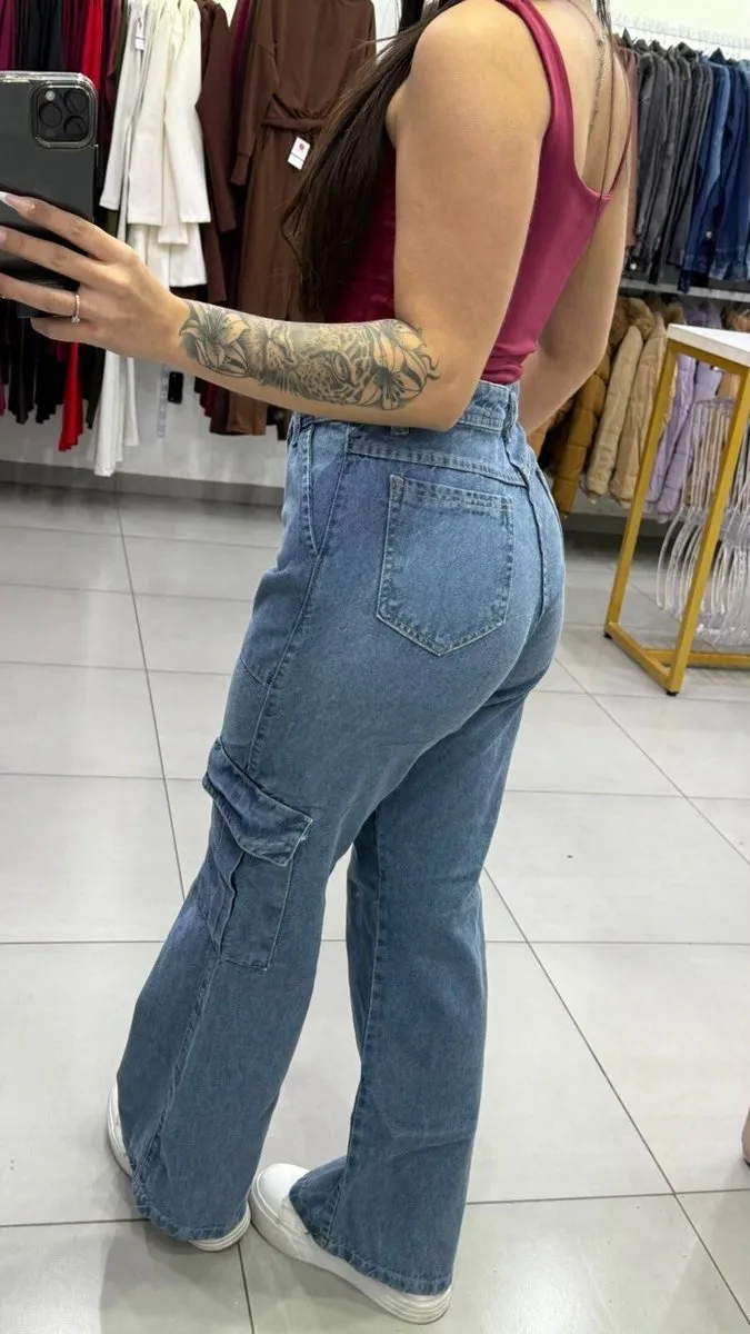 Calça Jeans Wide Cargo Azul Cristal Botão Dourado - foto 2