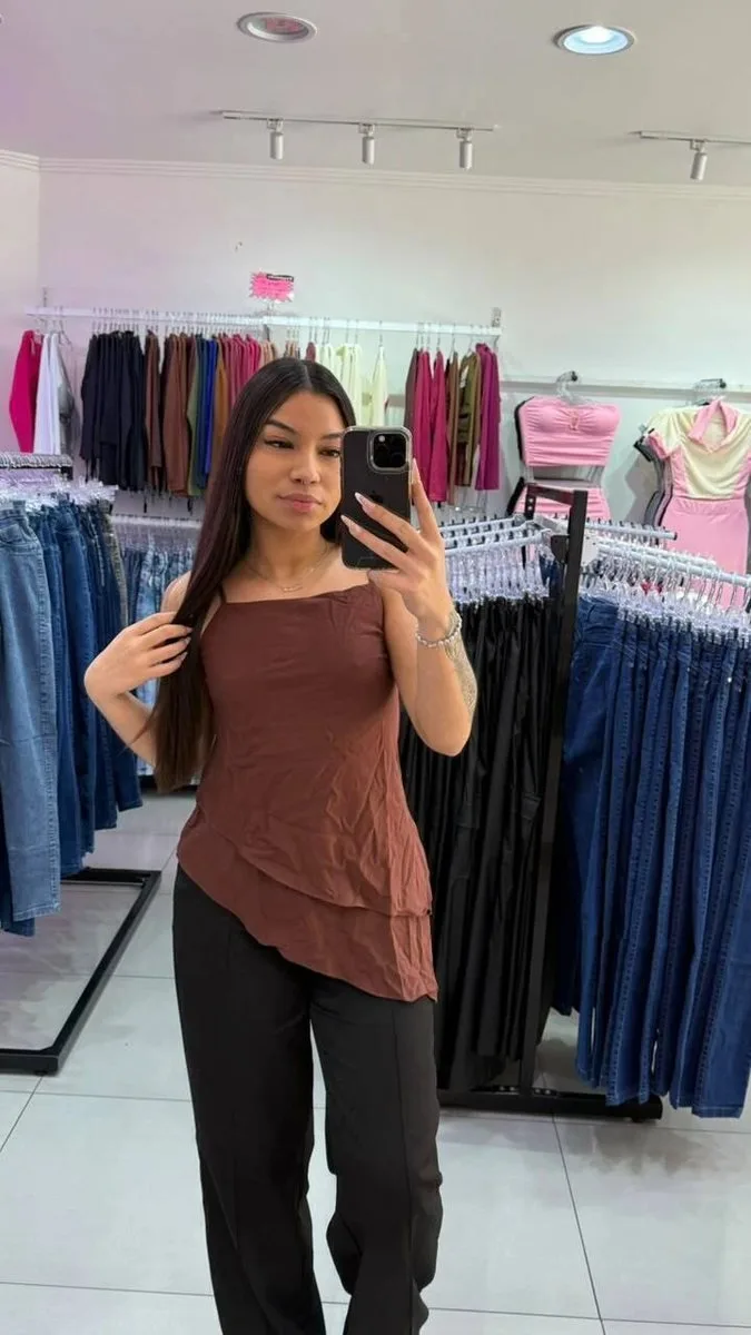 Blusa Alça Fina Babado Elegance Marrom - foto 1