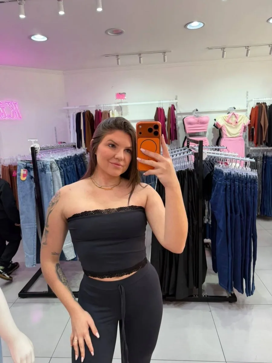 Top Glamour Com Detalhes Em Rendado Preto - foto 1