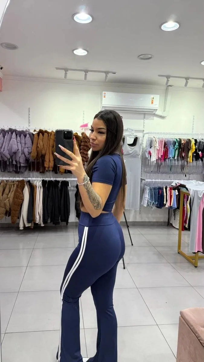 Conjunto Urban Suplex Manga Curta Azul Com Linha Branca e Calça Flare - foto 2