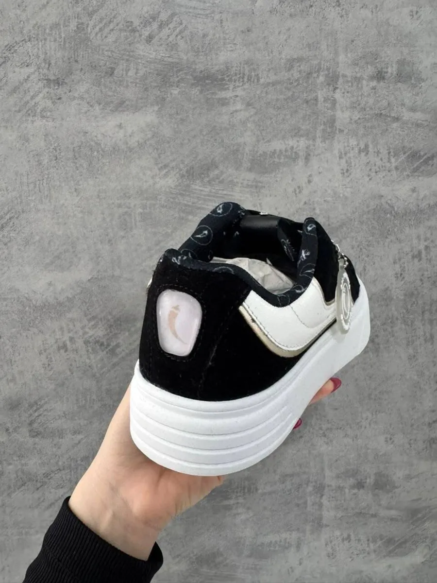 Tênis Sal e Pimenta Preto Com Detahe Dourado Urban - foto 3