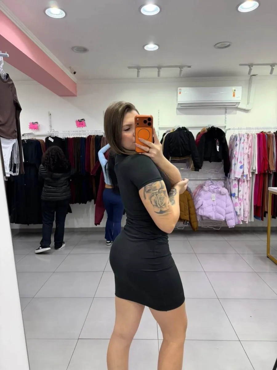 Vestido Suplex Curto Preto Com Gola V e Manga Curta - foto 2