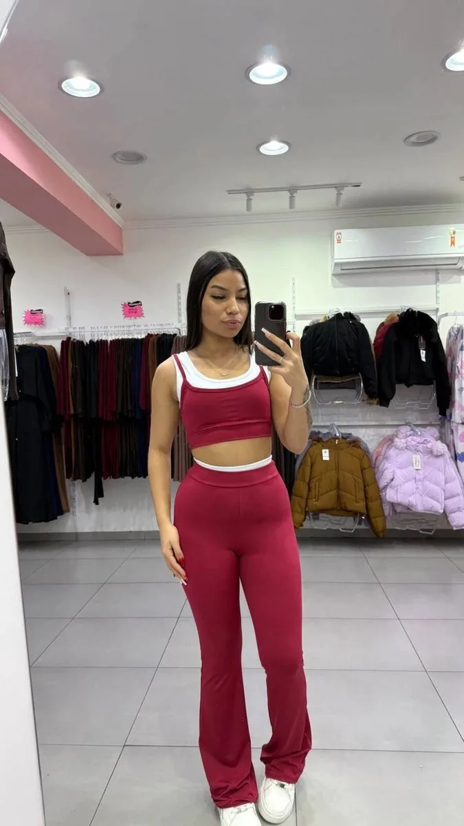 Conjunto Em Suplex Cropped Bordo com Branco Calça Flare Bordo - foto 1