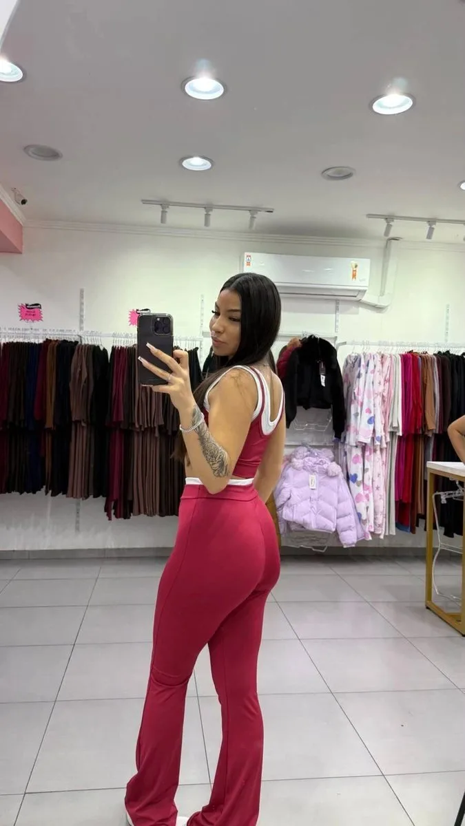 Conjunto Em Suplex Cropped Bordo com Branco Calça Flare Bordo - foto 2
