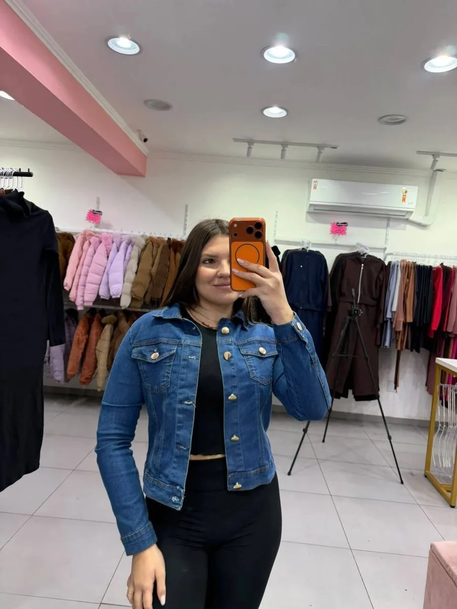 Jaqueta Jeans Lavagem Escura Botão Dourado - foto 1