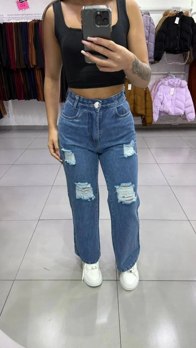 Calça Jeans Wide Leg Lavagem Marmorizada Com Detalhe De Rasgo Botão Dourado - foto 1
