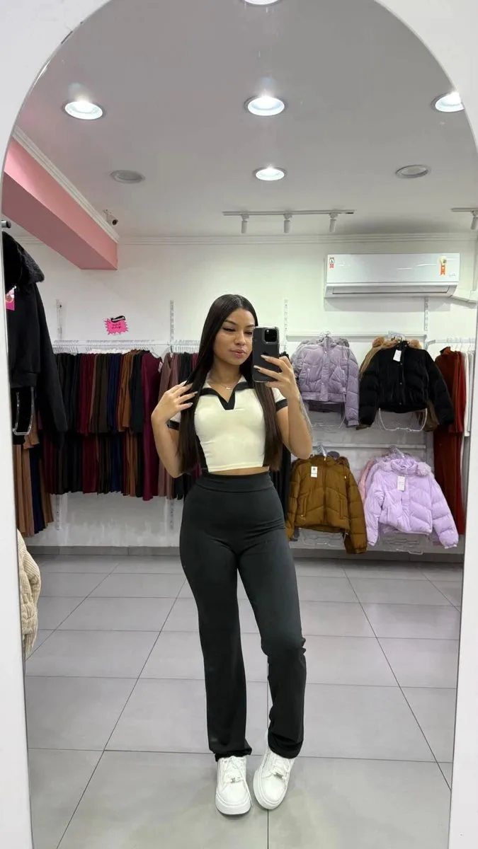 Conjunto Em Suplex Cropped Gola polo E Calça Flare Preto Com Off White - foto 1