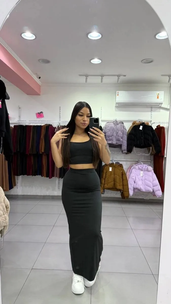 Conjunto Em Suplex Cropped Regata E Saia Longa Com Fenda Atrás Preto - foto 1
