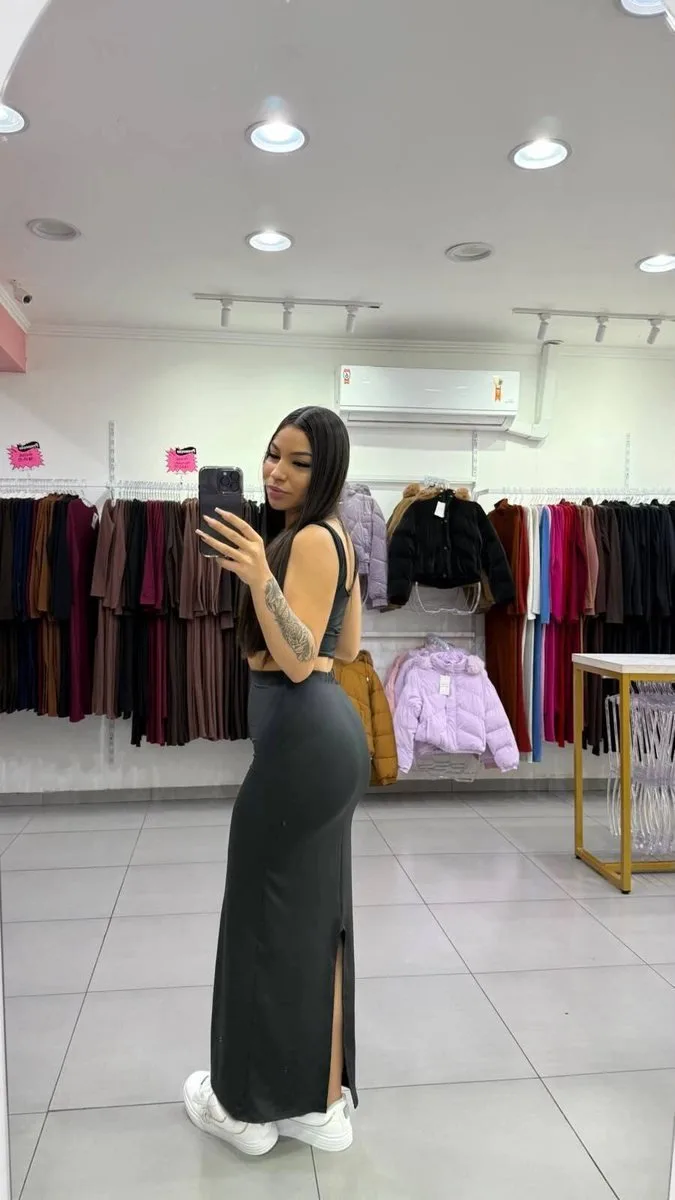 Conjunto Em Suplex Cropped Regata E Saia Longa Com Fenda Atrás Preto - foto 2