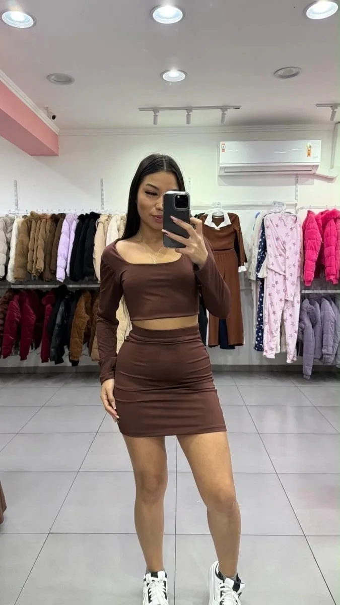 Conjunto Suplex Cropped Gola Quadrada E Saia Curta Marrom Escuro - foto 1