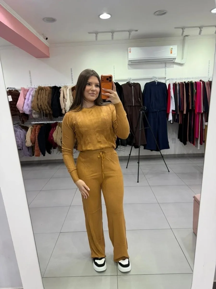 Conjunto Mousse Blusa Detalhe Transados E Calça Pantalona Bege - foto 1