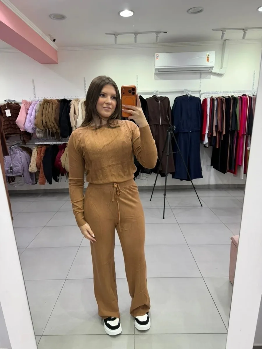 Conjunto Mousse Blusa Detalhe Transados E Calça Pantalona Marrom - foto 1