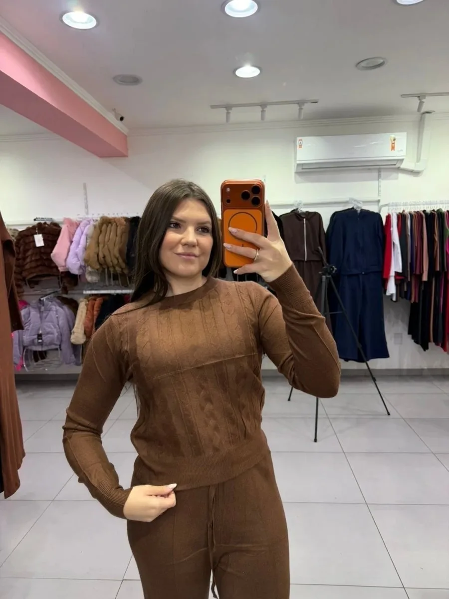 Conjunto Mousse Blusa Detalhe Transados E Calça Pantalona Marrom Escuro - foto 2