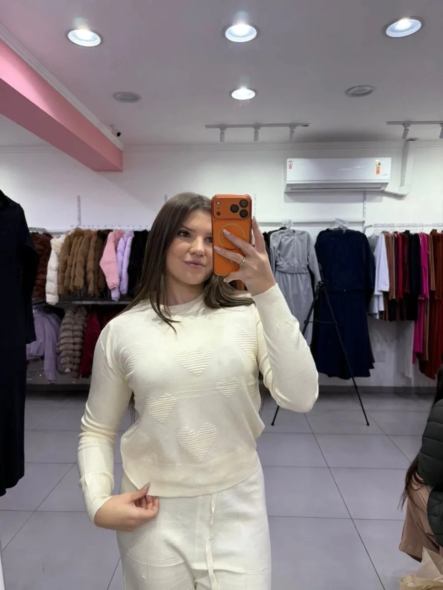 Conjunto Mousse Blusa Com Revê-lo Coração E Calça Pantalona Off White - foto 3