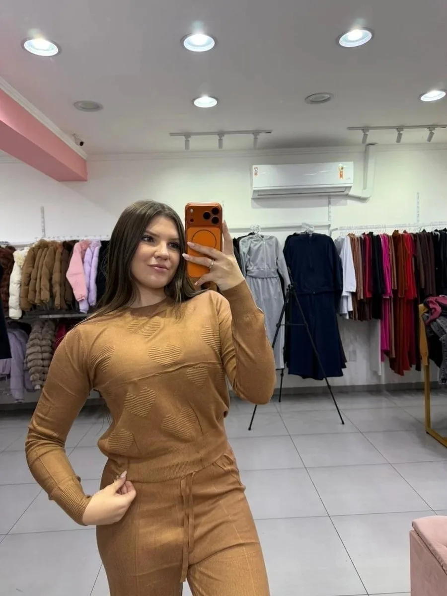Conjunto Mousse Blusa Com Revê-lo Coração E Calça Pantalona Marrom - foto 2