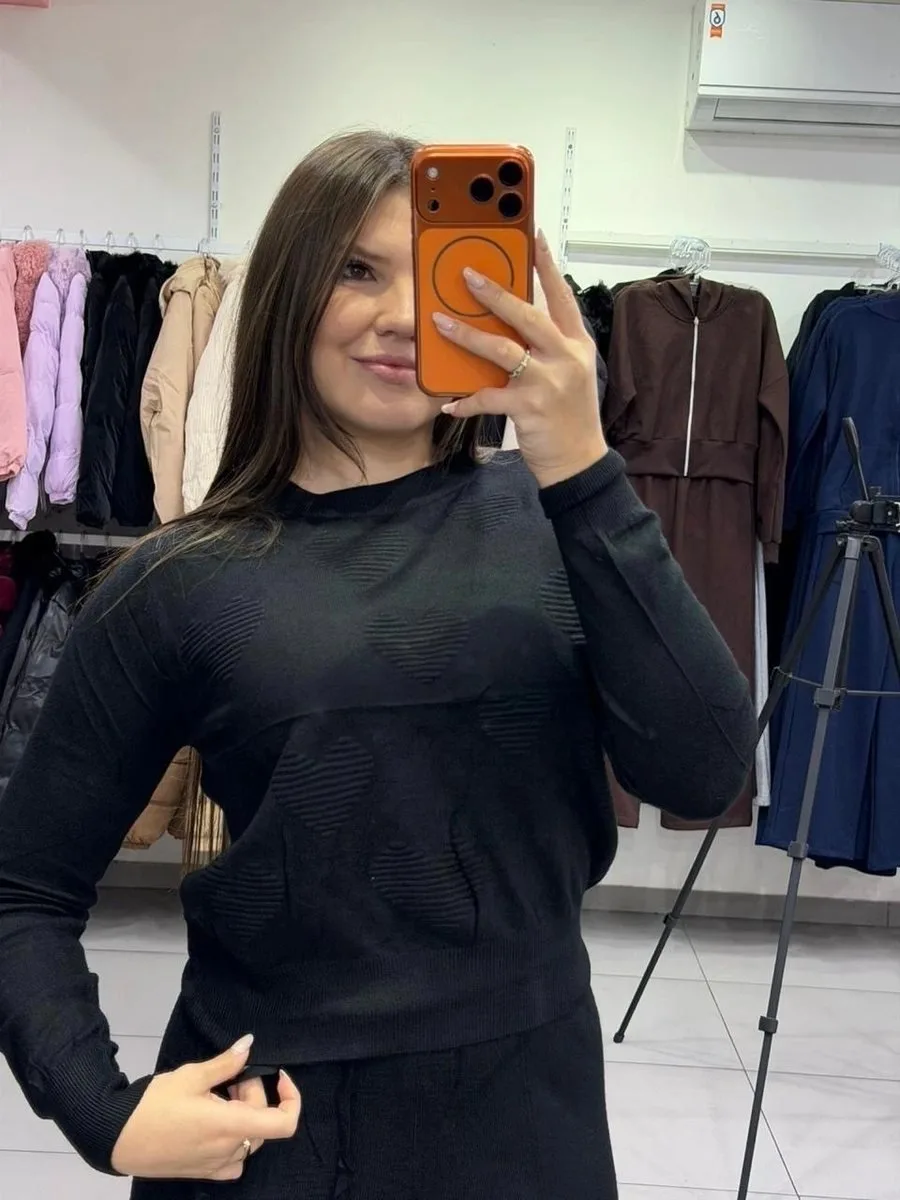Conjunto Mousse Blusa Com Revê-lo Coração E Calça Pantalona Preto - foto 3