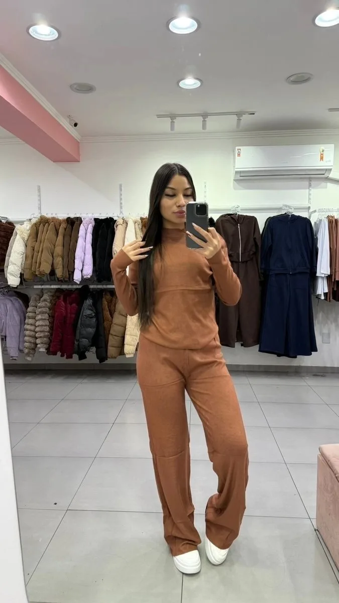 Conjunto Mousse Blusa Básica Com Calça Pantalona Marrom - foto 1