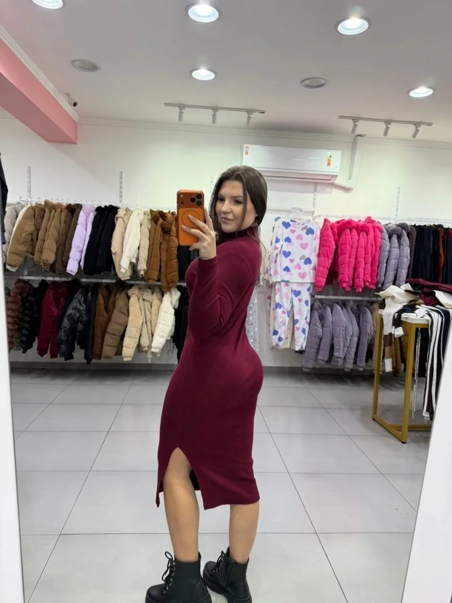 Vestido Mídi Ribana Com Gola E Fenda Lateral Bordo - foto 3