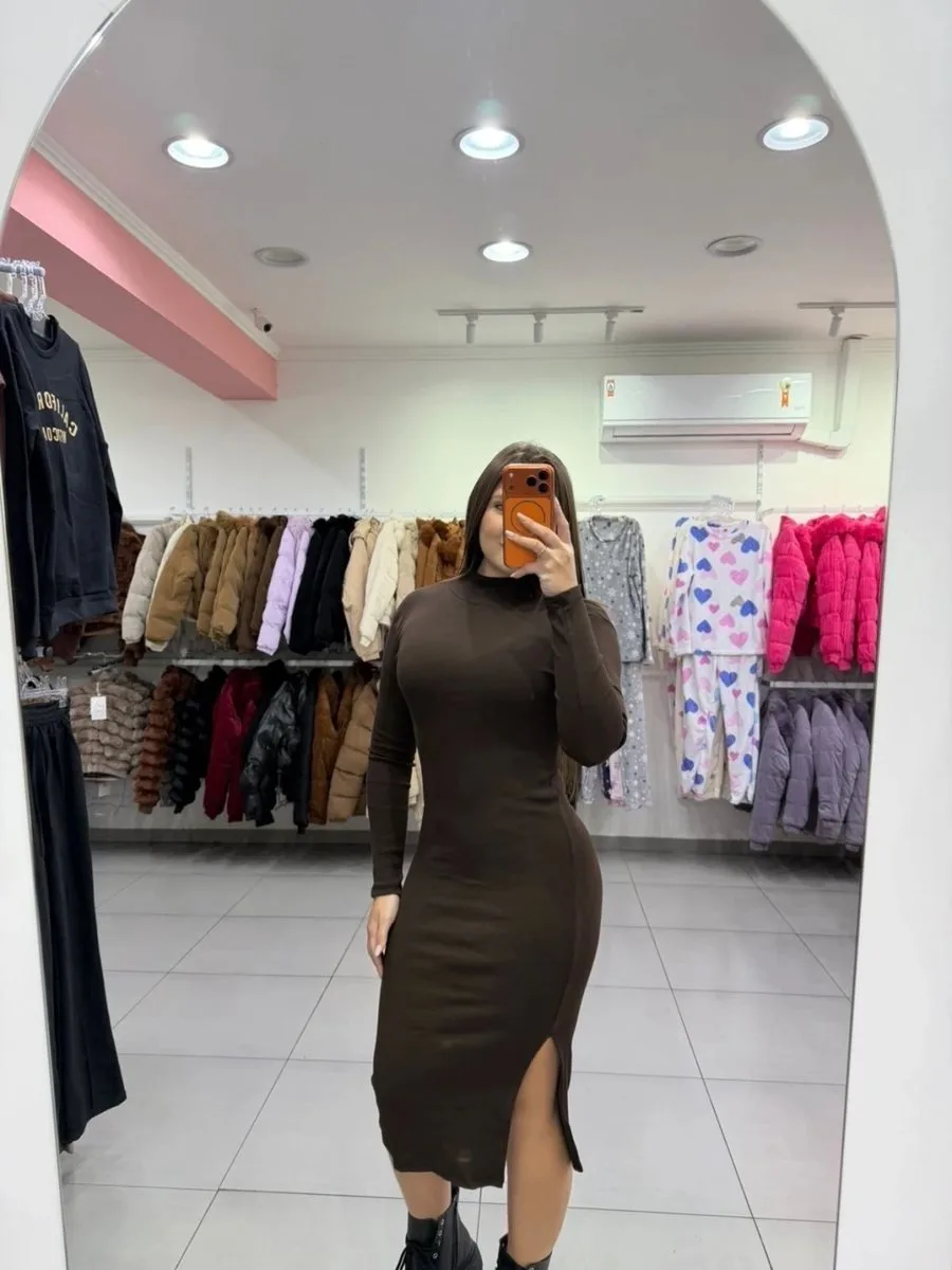 Vestido Mídi Ribana Com Gola E Fenda Lateral Marrom Escuro - foto 2