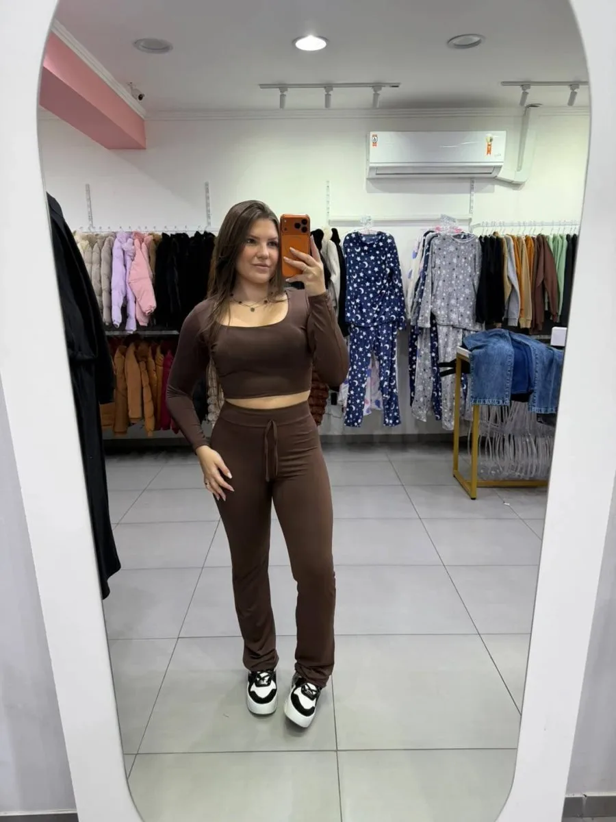 Conjunto Suplex Com Cropped Gola Quadrada E Calça Flare Marrom - foto 1