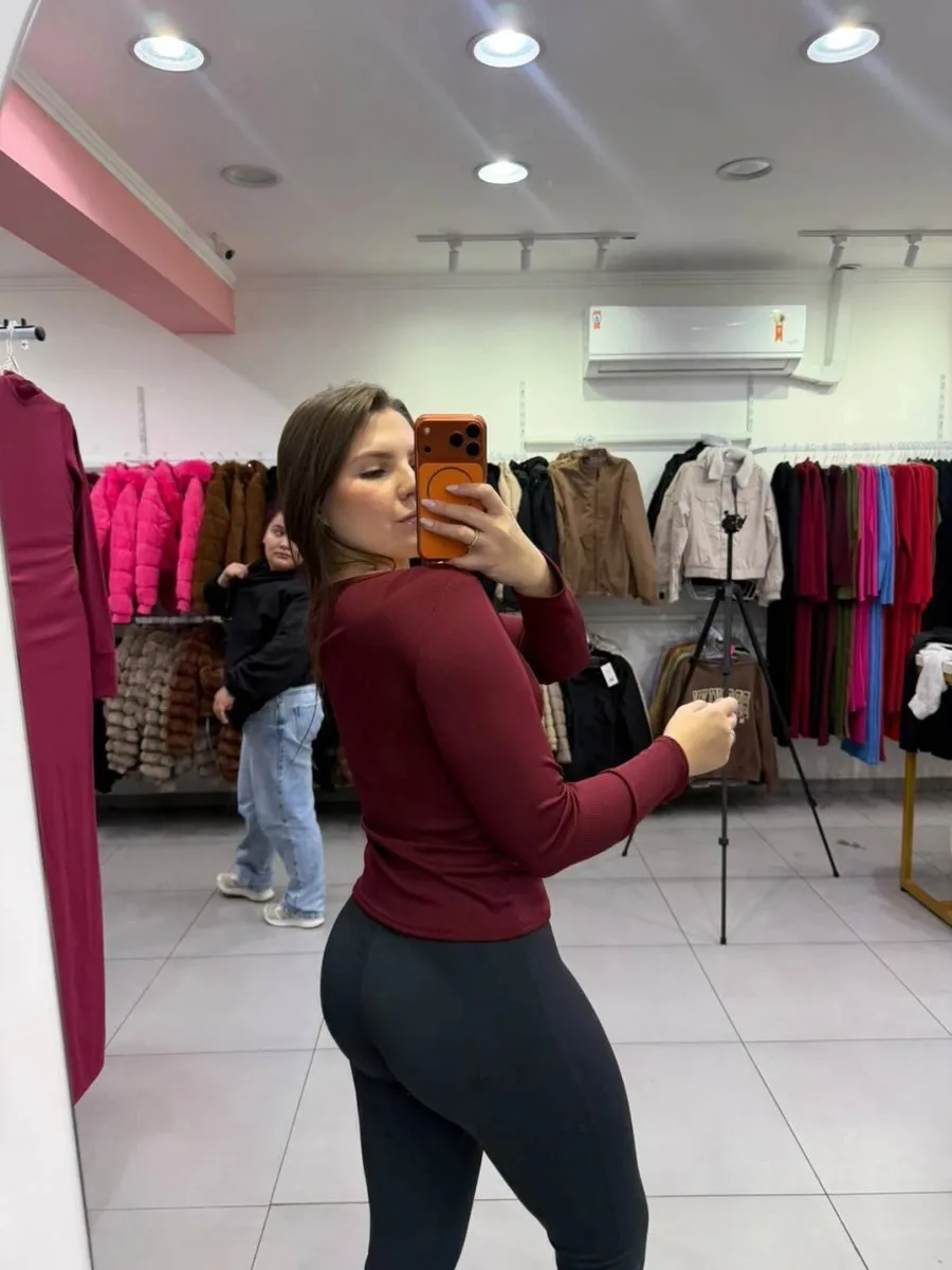 Blusa Canelada Fina Gola Quadrada Bordo - foto 2