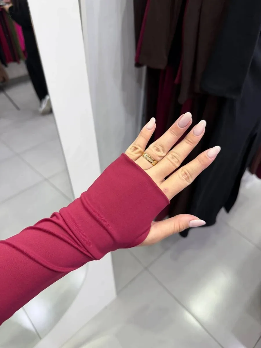 Cropped Gola Quadrada Com Dedeira Em Poliamida Bordo - foto 3