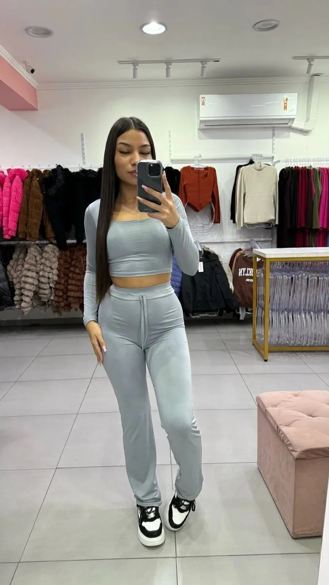 Conjunto Suplex Com Cropped Gola Quadrada E Calça Flare Cinza - foto 1