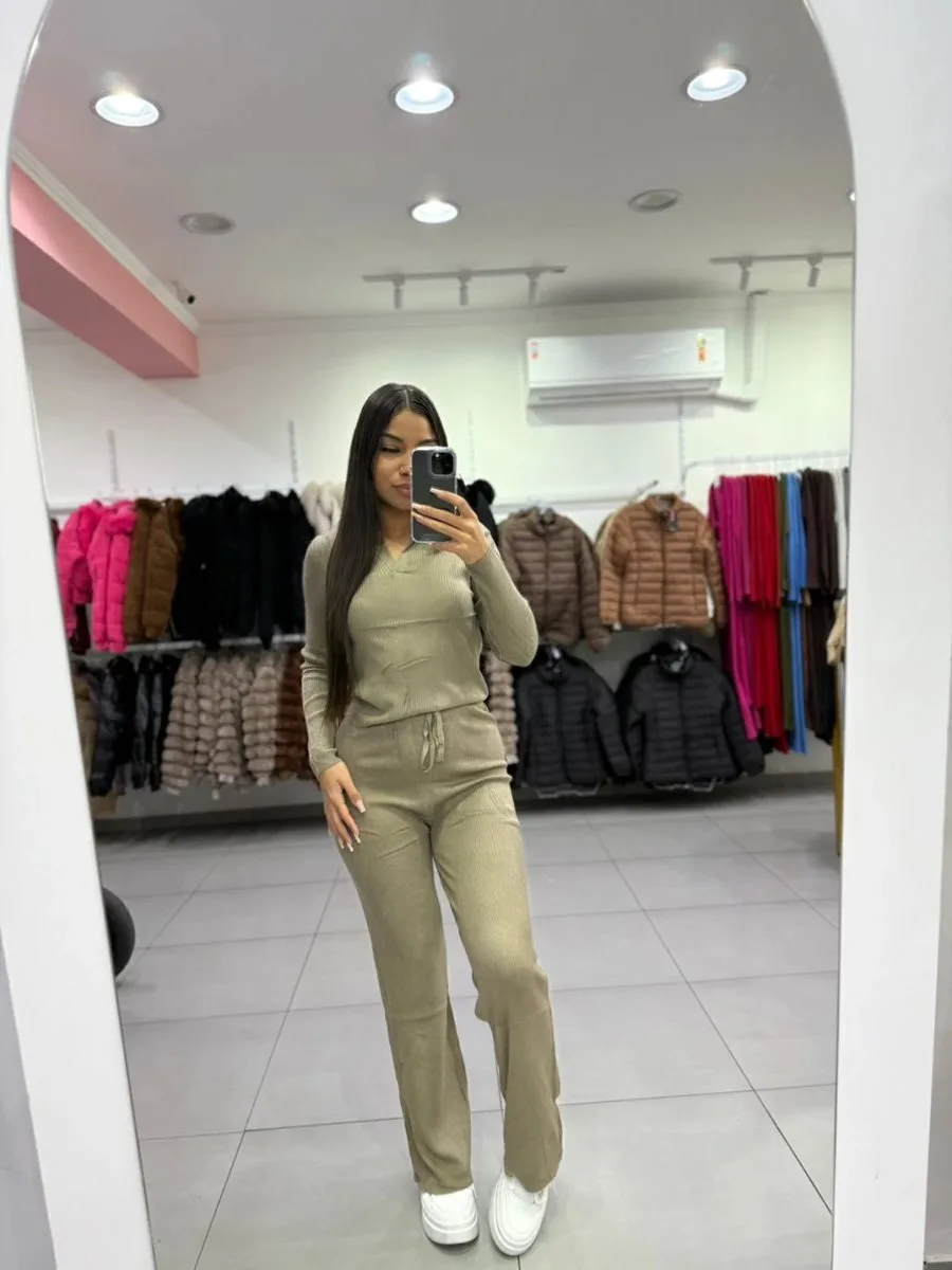 Conjunto Modal Mousse Com Cropped Gola Dobrável E Calça Bege - foto 1
