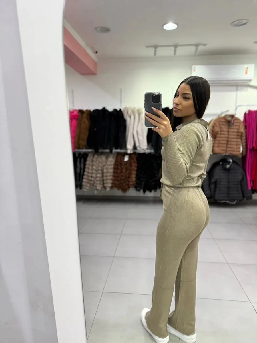 Conjunto Modal Mousse Com Cropped Gola Dobrável E Calça Bege - foto 2