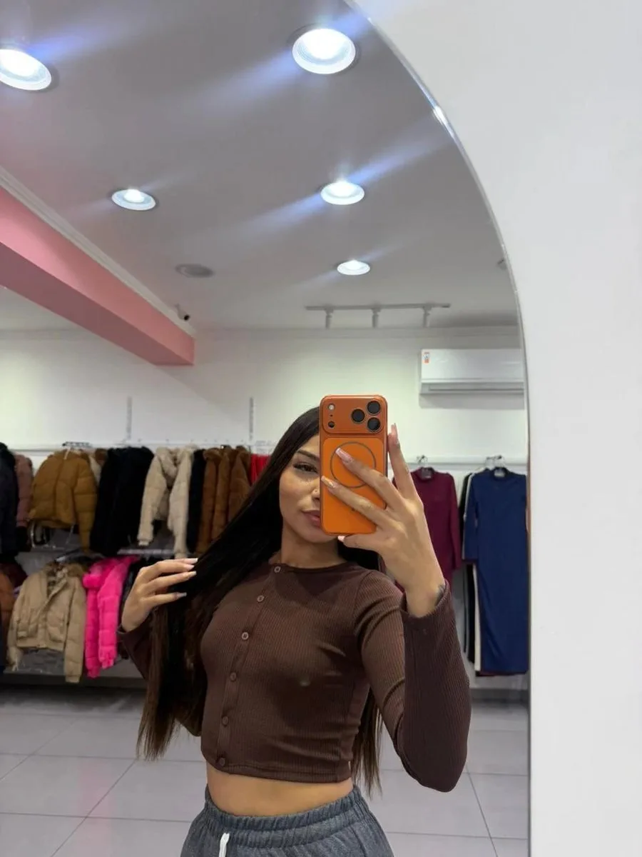 Cropped Canelado Atoalhado Manga Longa Com Botões Marrom - foto 1