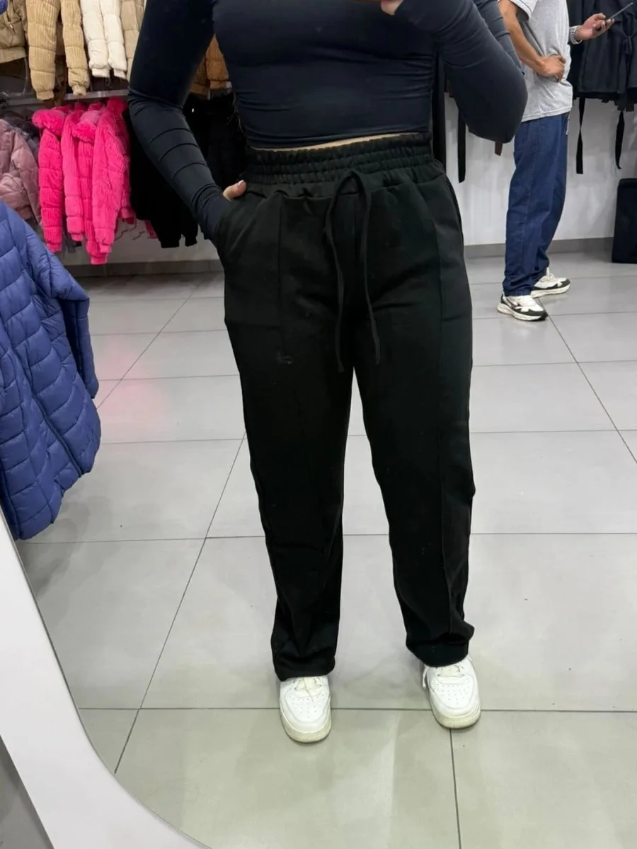 Calça Moletom Apeluciada Detalhe Linha Frontal Preta - foto 1