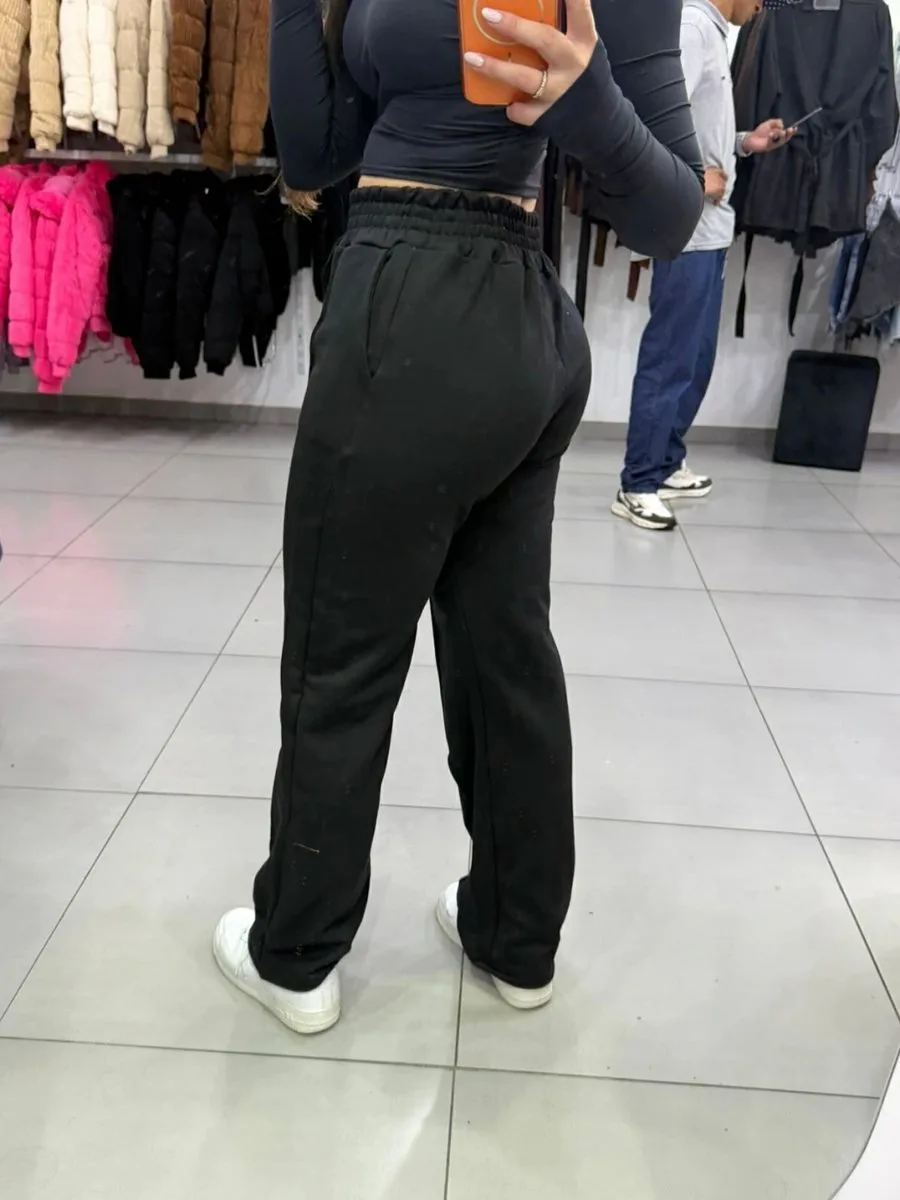 Calça Moletom Apeluciada Detalhe Linha Frontal Preta - foto 2
